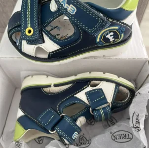  детские вещи и обувь