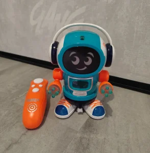 Музыкальный робот б/у