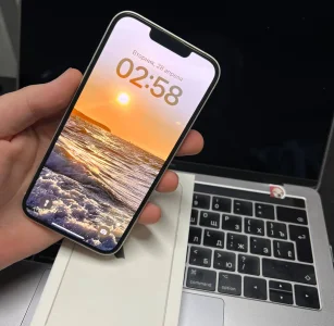 Apple iPhone 13