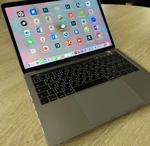 Apple MacBook Pro 2017 Touchbar