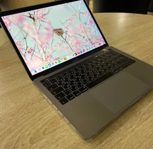 Apple MacBook Pro 2017 Touchbar