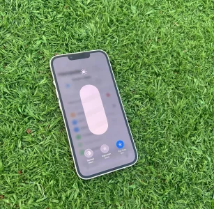Apple iPhone 13