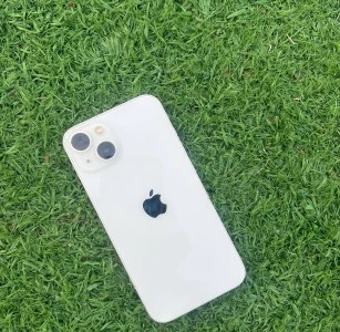 Apple iPhone 13