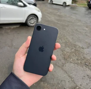 Apple iPhone 16е